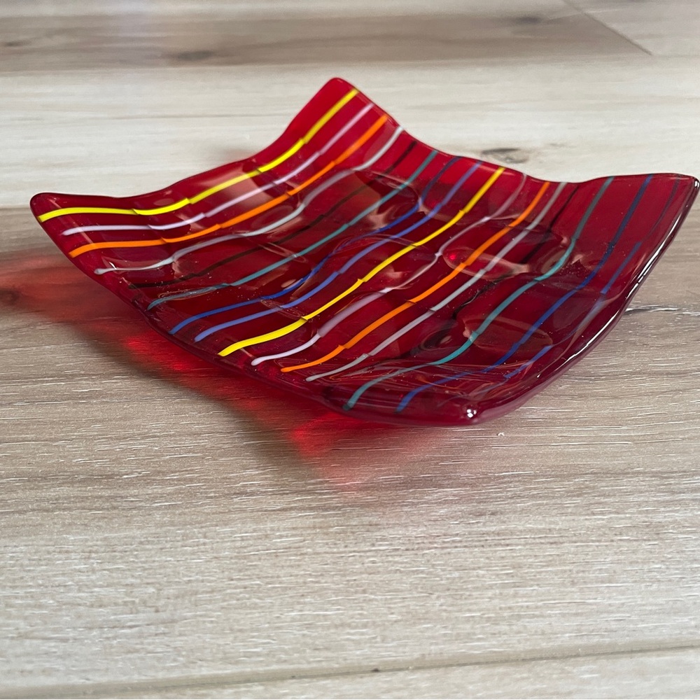 Vibrant Red Glass Accent Plate‎